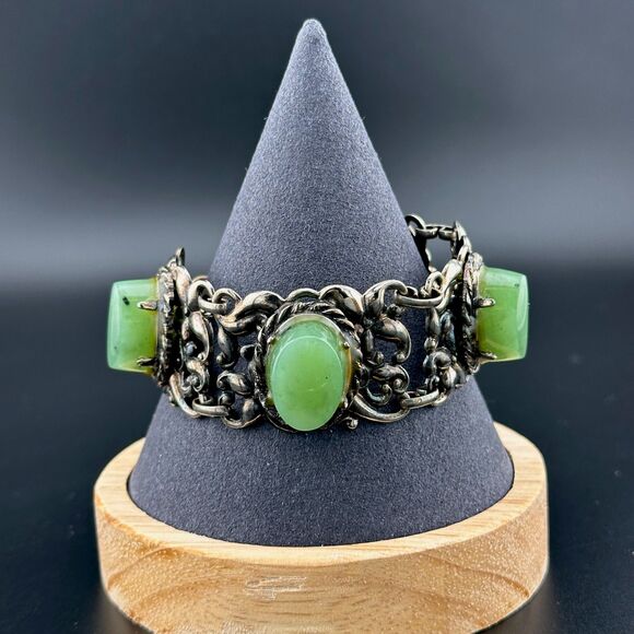 Vintage Silver Tone Repousse Metal Green Nephrite Floral Panel Bracelet 6.5-6.75 - Picture 1 of 13